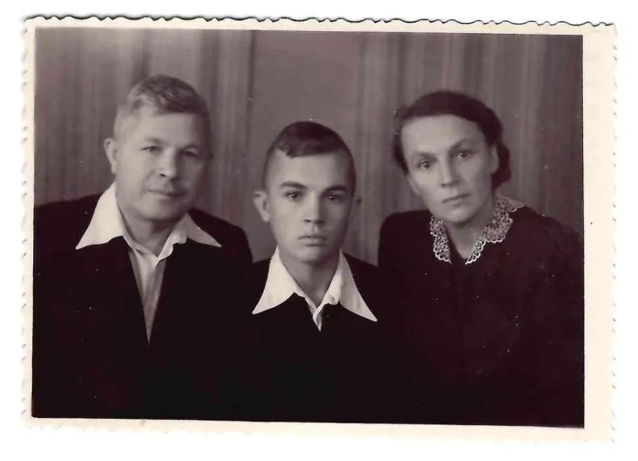 В ЦХДКГАНО поступили документы из семейного архива Марковых